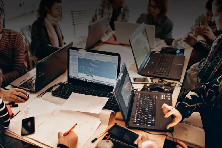 Vários notebooks de marcas para decidir qual é o melhor