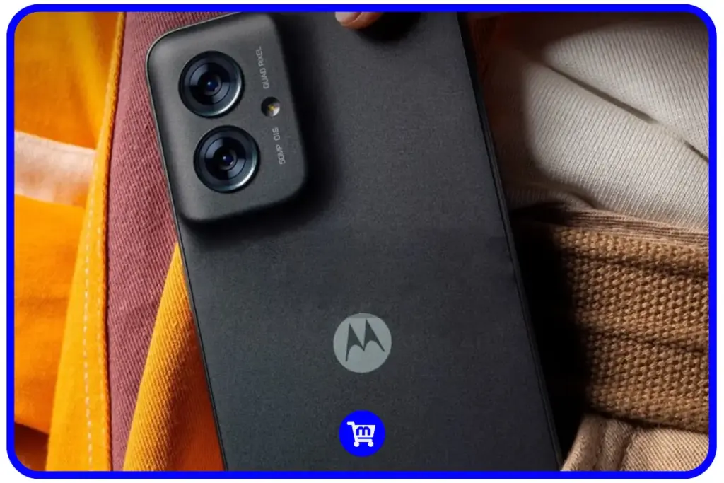 Os 6 Melhores Celulares Até R$1.500 em 2025: Guia Completo 12 Moto G55 na cor preta com acabamento fosco, exibindo módulo de câmera dupla com sensor principal de 50MP com OIS, apoiado sobre superfícies têxteis coloridas.