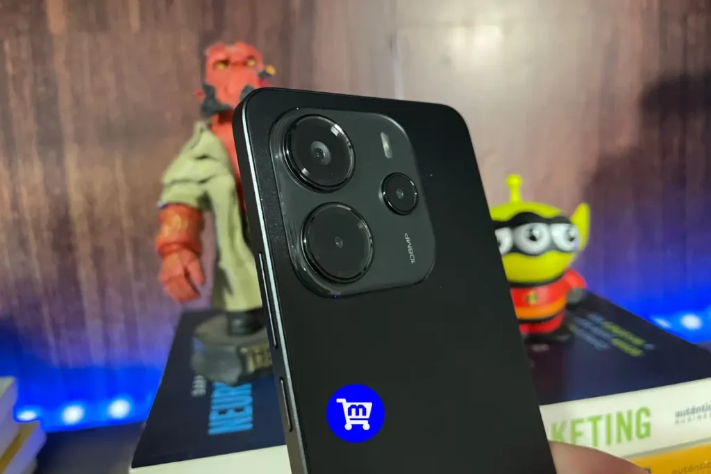 Vale a Pena Comprar o Redmi Note 14 4G? Análise Completa 7 Close do módulo de câmera tripla do Redmi Note 14 4G com sensor principal de 108MP.