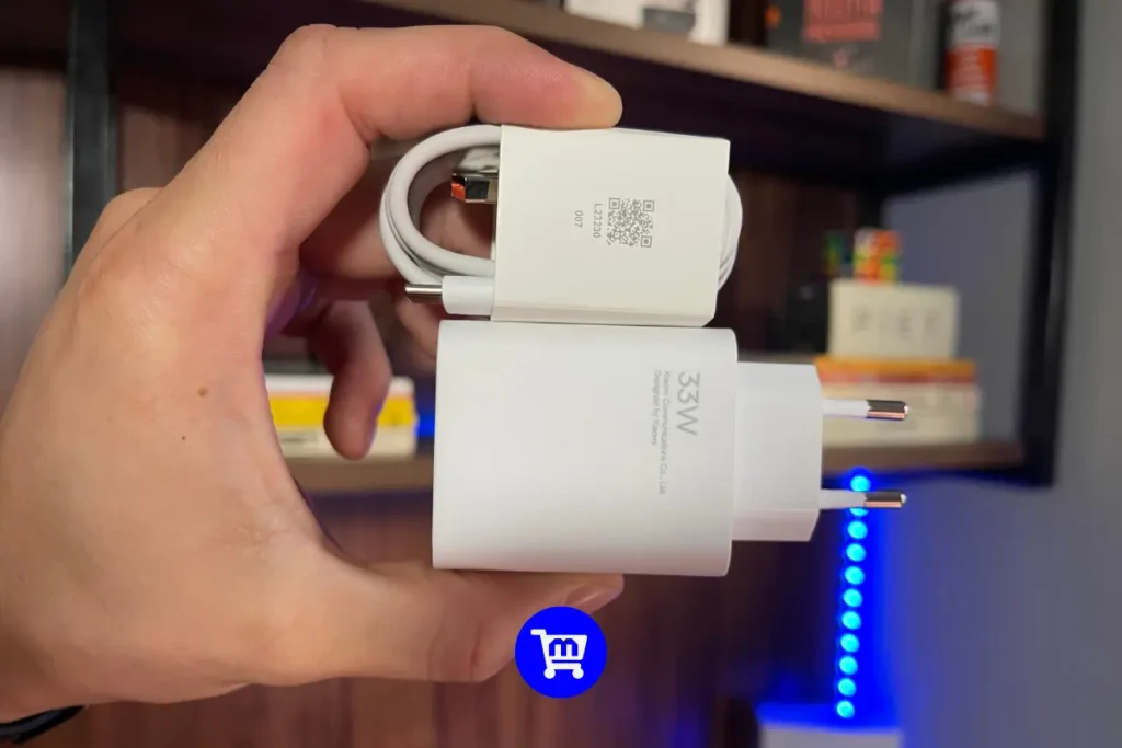 Vale a Pena Comprar o Redmi Note 14 4G? Análise Completa 24 Carregador de 33W e cabo USB-C que acompanham o Redmi Note 14 4G.