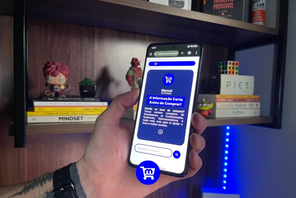 Vale a Pena Comprar o Redmi Note 14 4G? Análise Completa 4 Redmi Note 14 4G exibindo o site do Manual de Compra em seu display AMOLED de 120Hz.