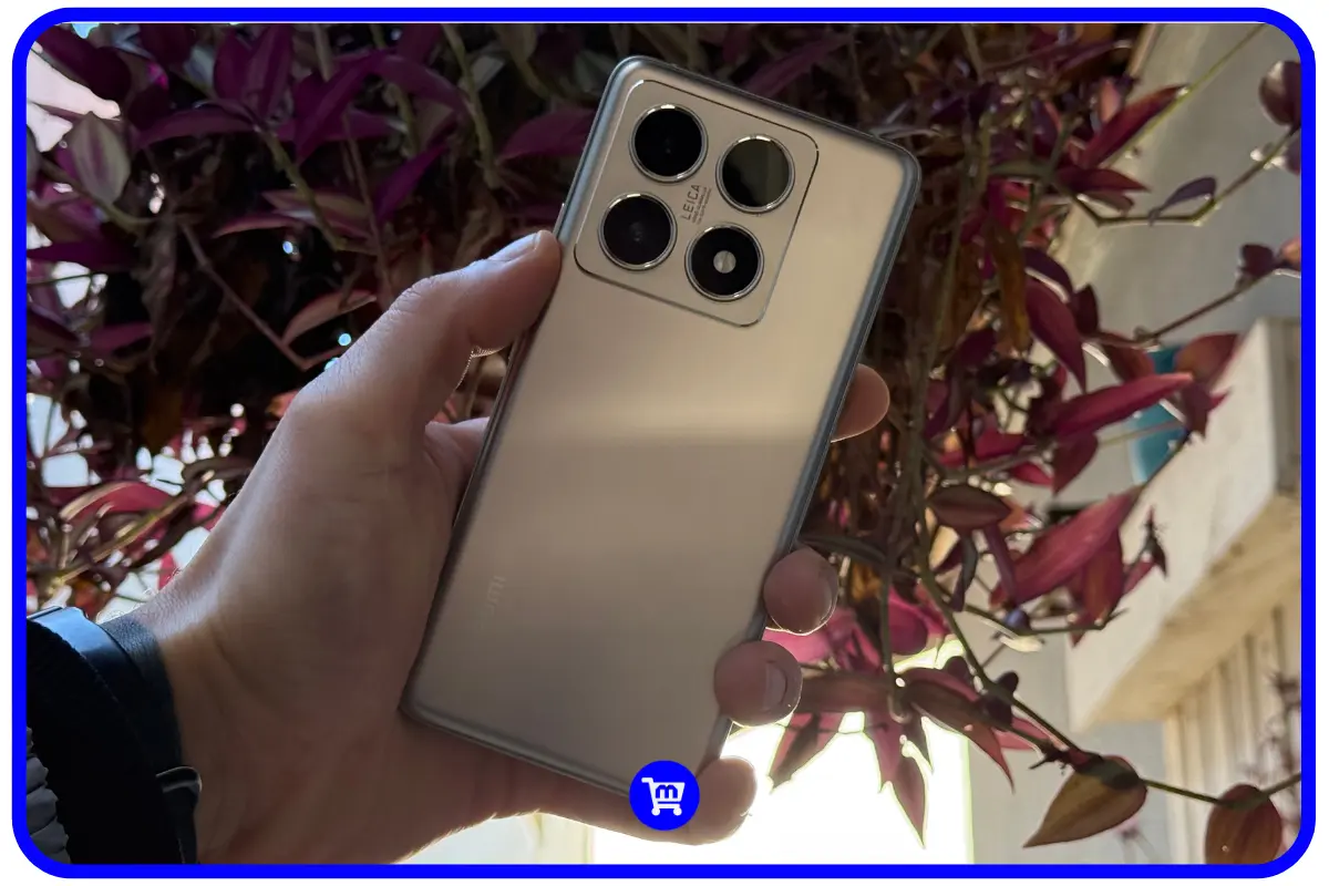Xiaomi Importado no Brasil: Tudo o Que Você Precisa Saber Antes de Comprar 1 Xiaomi 14T Pro segurado na mao, traseira com cameras Leica
