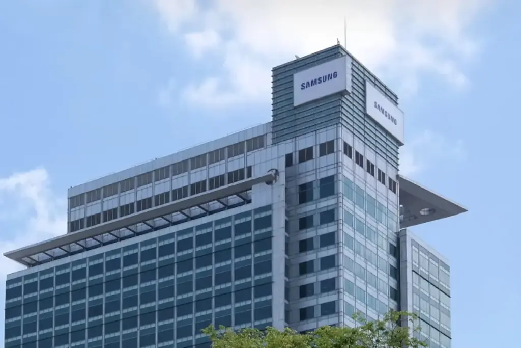 Samsung ou Xiaomi: Comparação por Faixa de Preço para 2025 1 Prédio corporativo da Samsung com logo da marca na fachada