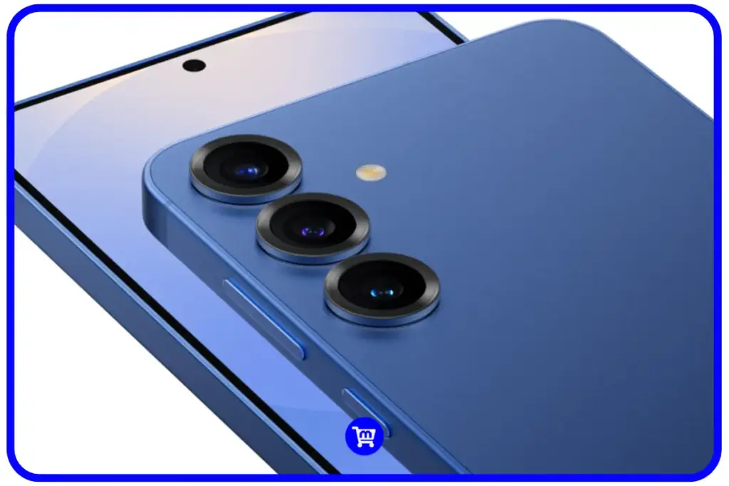 Detalhe do sistema de câmera tripla do Samsung Galaxy S25 na cor Azul Gelo