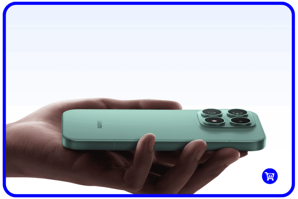 Mão segurando o Xiaomi 17 na cor verde visto de perfil, evidenciando o design ultrafino e o módulo de câmera tripla na traseira