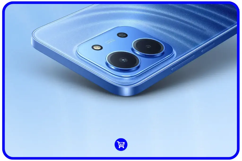 Close-up do módulo de câmera traseira azul do Redmi 15C, destacando a lente principal de 50 MP e o flash LED.