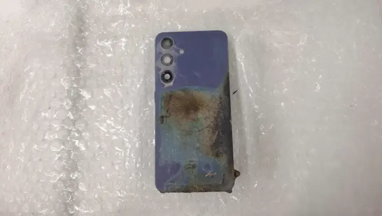 Galaxy S24 aparece com carcaça derretida após suposta explosão registrada na Coreia do Sul.