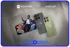Moto G67 é bom? Foto oficial mostrando os dois modelos nas cores Nile e Arctic Seal ao lado de imagem do celular com a tela ligada