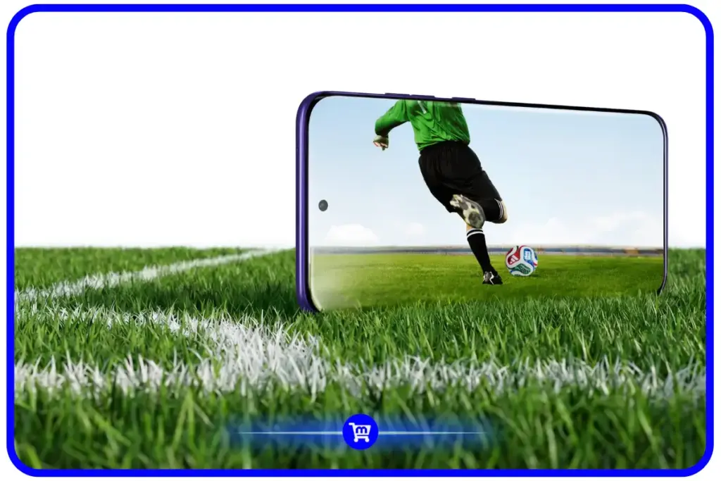 Motorola Edge 70 Fusion Vale a Pena em 2026? Análise Completa 3 Motorola Edge 70 Fusion em paisagem exibindo vídeo de futebol na tela Extreme AMOLED de 6,78 polegadas