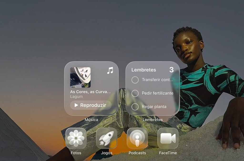 Interface do iOS 27 com controle deslizante para ajustar o nível de transparência do sistema.