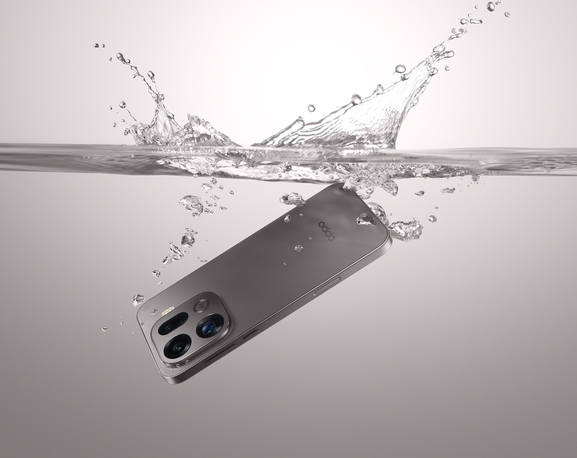 OPPO Find X9 Pro na cor titânio grafite imerso em água.