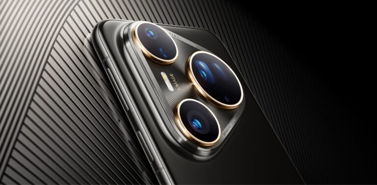 Huawei Pura 80 Ultra na cor Preta com detalhes dourados exibindo o conjunto de câmeras traseiro