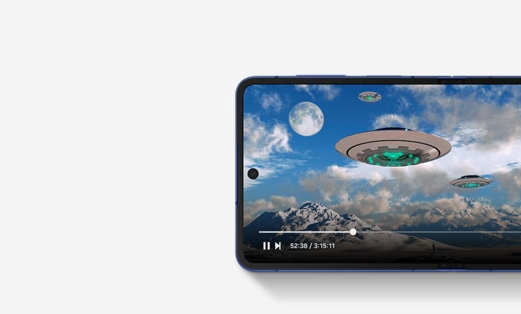 Tela principal do Galaxy Z Flip 7 exibindo um vídeo