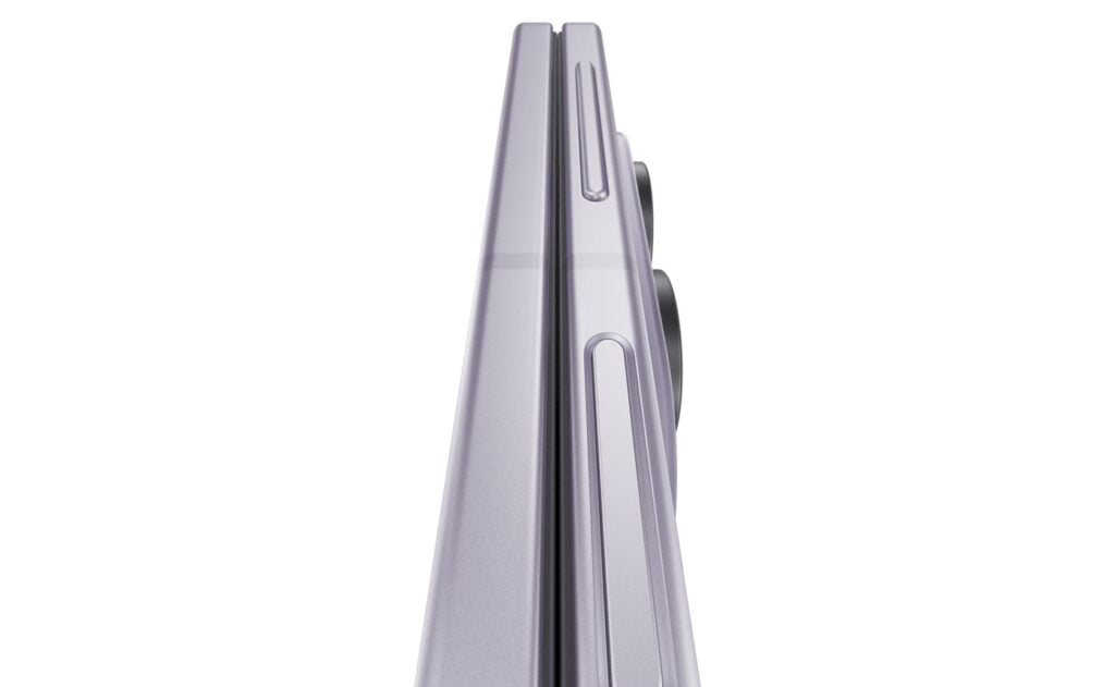 Galaxy Z Fold 8 fechado, na cor lavanda
