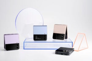 Samsung Galaxy Z Flip 4 em diferentes cores e posições diversas