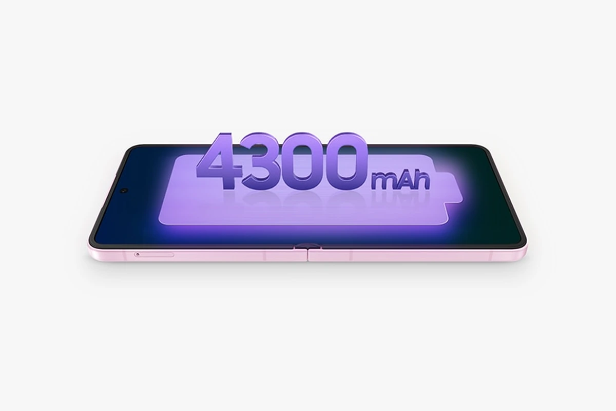 Galaxy Z Flip 8 Vale a Pena em 2026? Análise do Dobrável Mais Fino da Samsung 8 Galaxy Z Flip 8 deitado com a indicação de bateria de 4.300 mAh sobre a tela