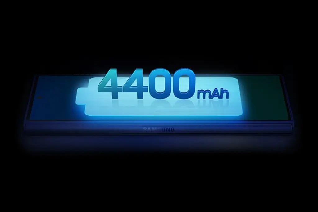 Galaxy Z Fold 7 com a indicação de bateria de 4.400 mAh