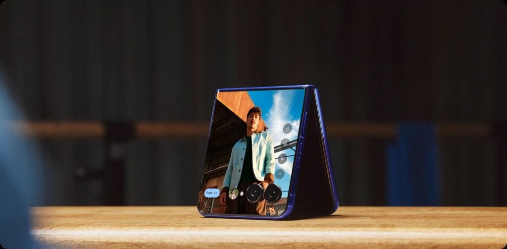 Celulares Motorola com melhor bateria: veja os modelos com maior autonomia 11 Motorola Razr 70 Ultra
