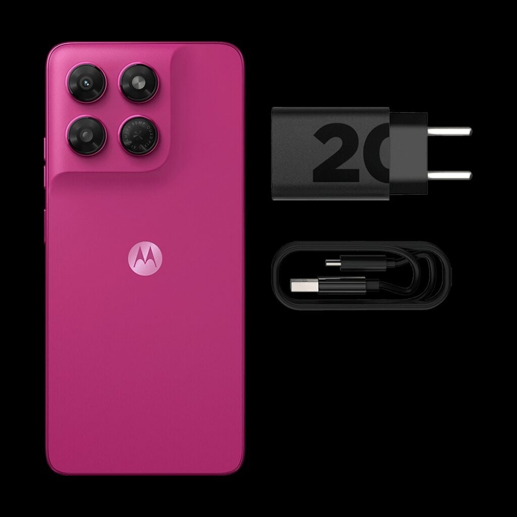 Smartphone Moto G37 cor-de-rosa visto pela traseira, acompanhado por um carregador e um cabo USB.
